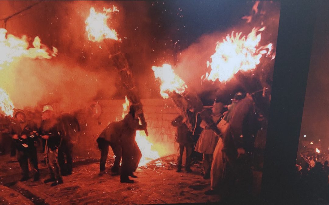 La Fiesta de Los Escobazos de Jarandilla de la Vera: Tradición, Pasión y Fuego